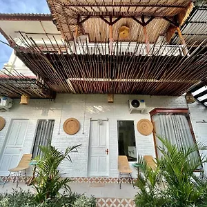 Gasthuis Nikiniko House By Lolavillas - 100mts To The, Canggu