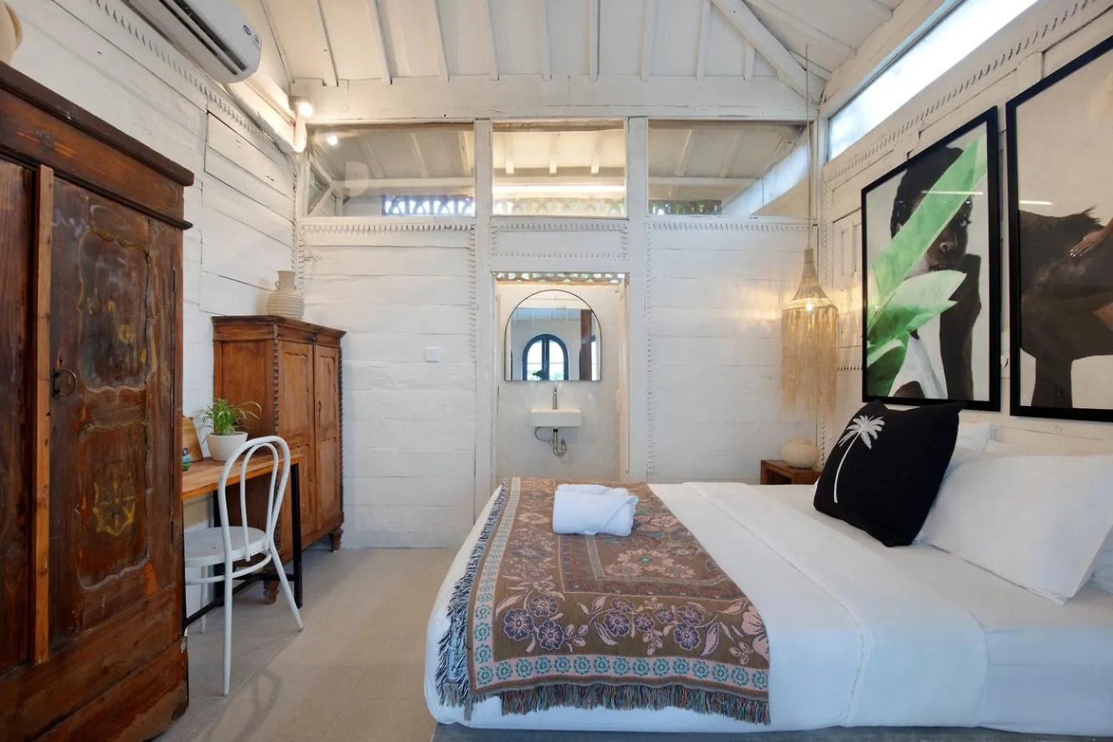 Batu Belig Canggu Beach House With Private Pool 0*, Canggu (Bali)