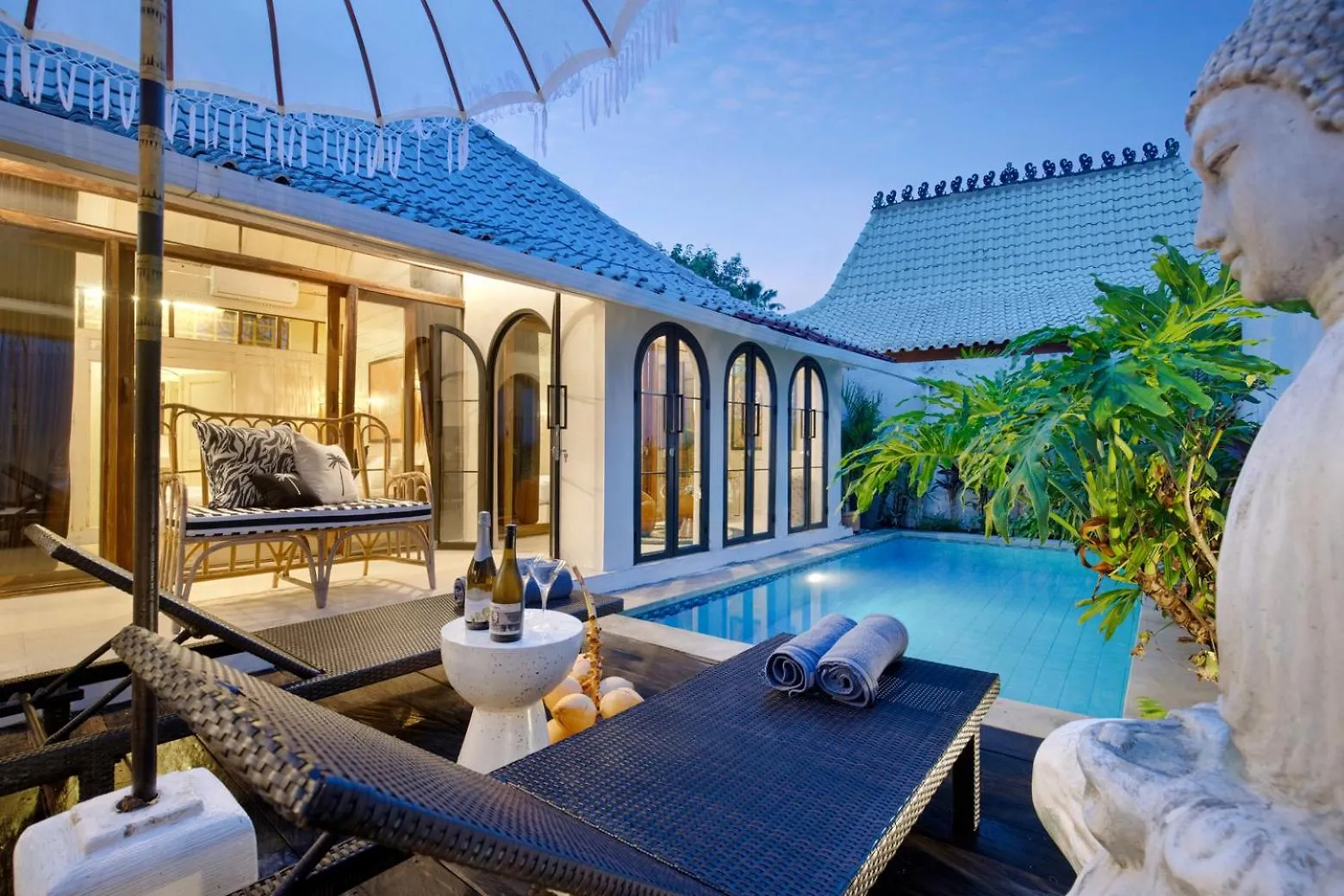 Batu Belig Canggu Beach House With Private Pool